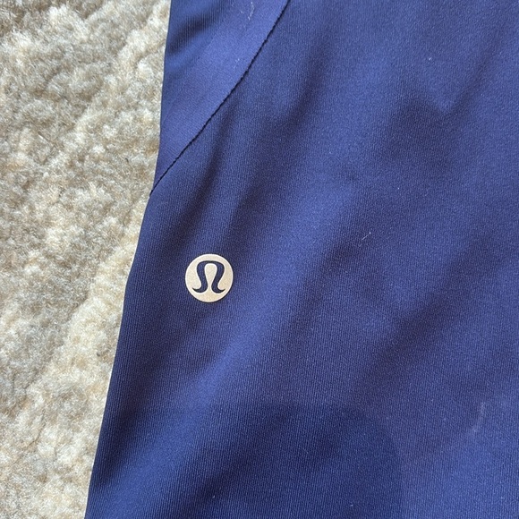 Lululemon Navy Cropped Leggings – High-Rise, Sweat-Wicking Comfort 19” inseam - Picture 5 of 5